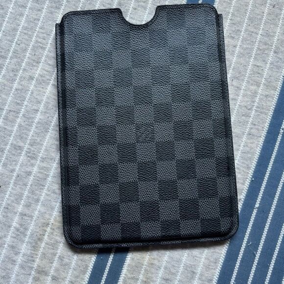 Authentic Louis Vuitton Damier Graphite Sleeve - Picture 2 of 2